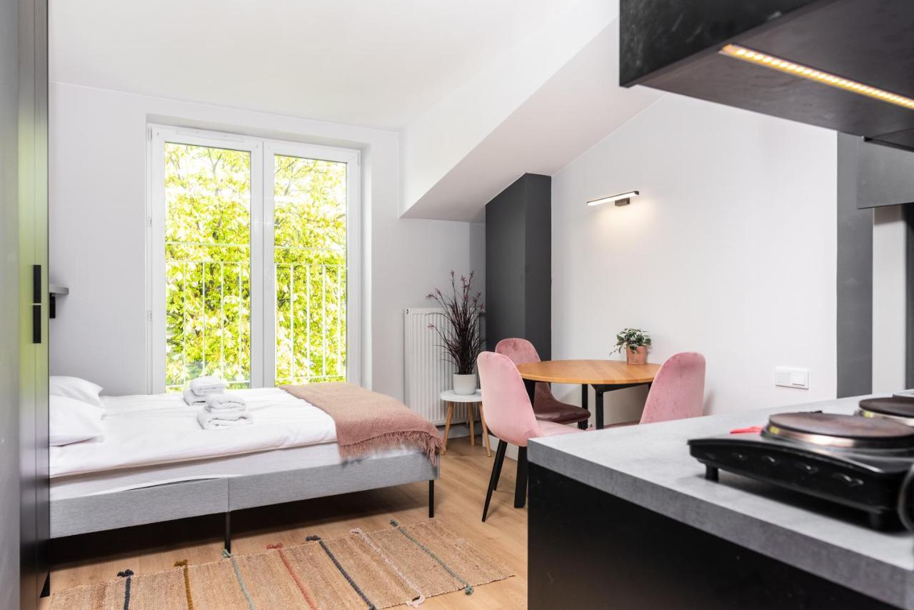 Smart Apartments - Old Town & Main Train Station - By Upstairs Krakow Dış mekan fotoğraf